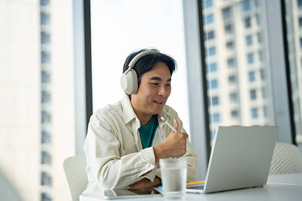 Anticiper les tendances numériques est indispensable pour créer un site internet attractif Lyon durable et performant. Miser sur l’ergonomie,