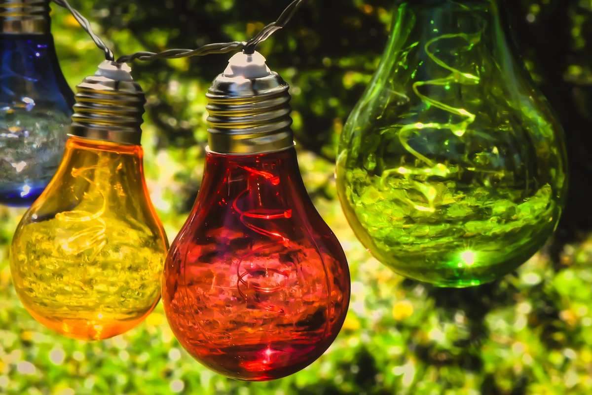 Guirlande sans prise au balcon : le solaire plutôt que les piles Guirlande sans prise au balcon : le solaire plutôt que les piles