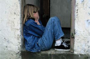 7 ans : pourquoi les larmes au départ ne sont pas toujours un trouble